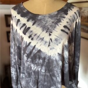 Tie-Dye Long Sleeve Top - Black and White